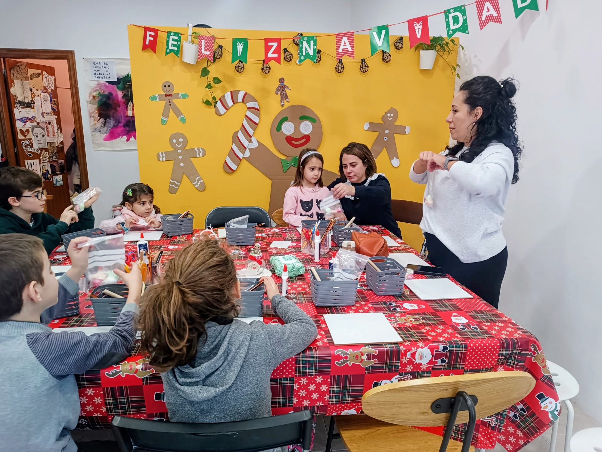 Elfo navideño creado en taller de La Guayaba Creativa