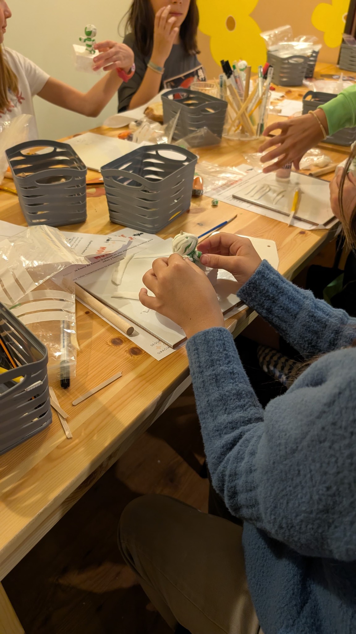 Trabajo de momia y murciélago realizado en taller de Halloween